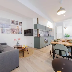 https://superb-4p-apartment-anvers-rochechouart.fr-paris.fr